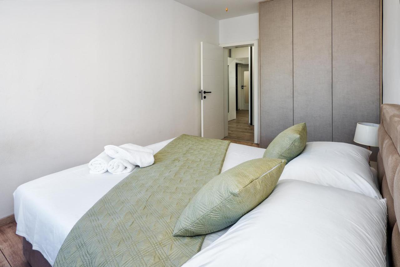 3-Bedroom Sea View Apartment - Balcony, Elevator - Spinut, Split Спліт Екстер'єр фото