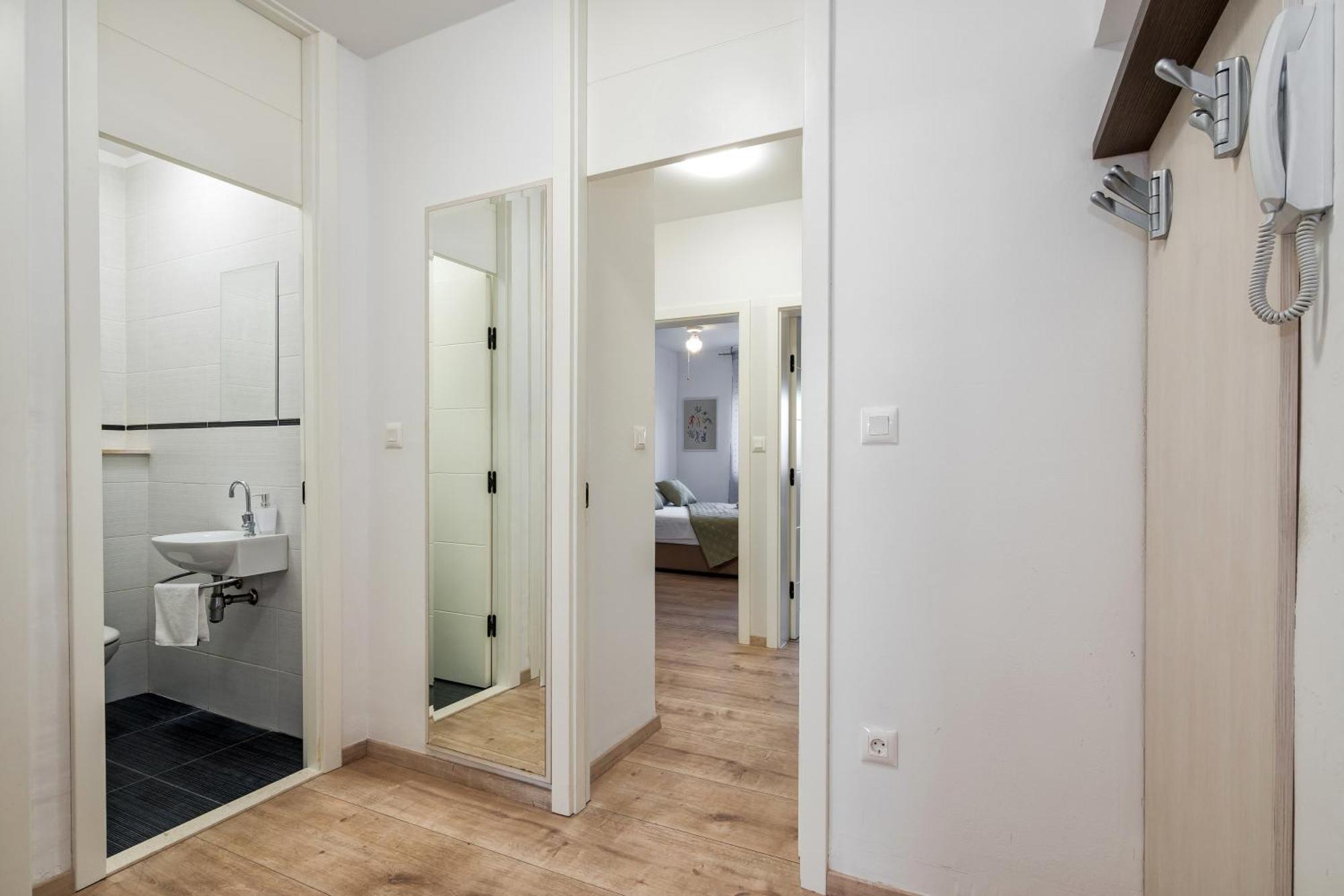 3-Bedroom Sea View Apartment - Balcony, Elevator - Spinut, Split Спліт Екстер'єр фото