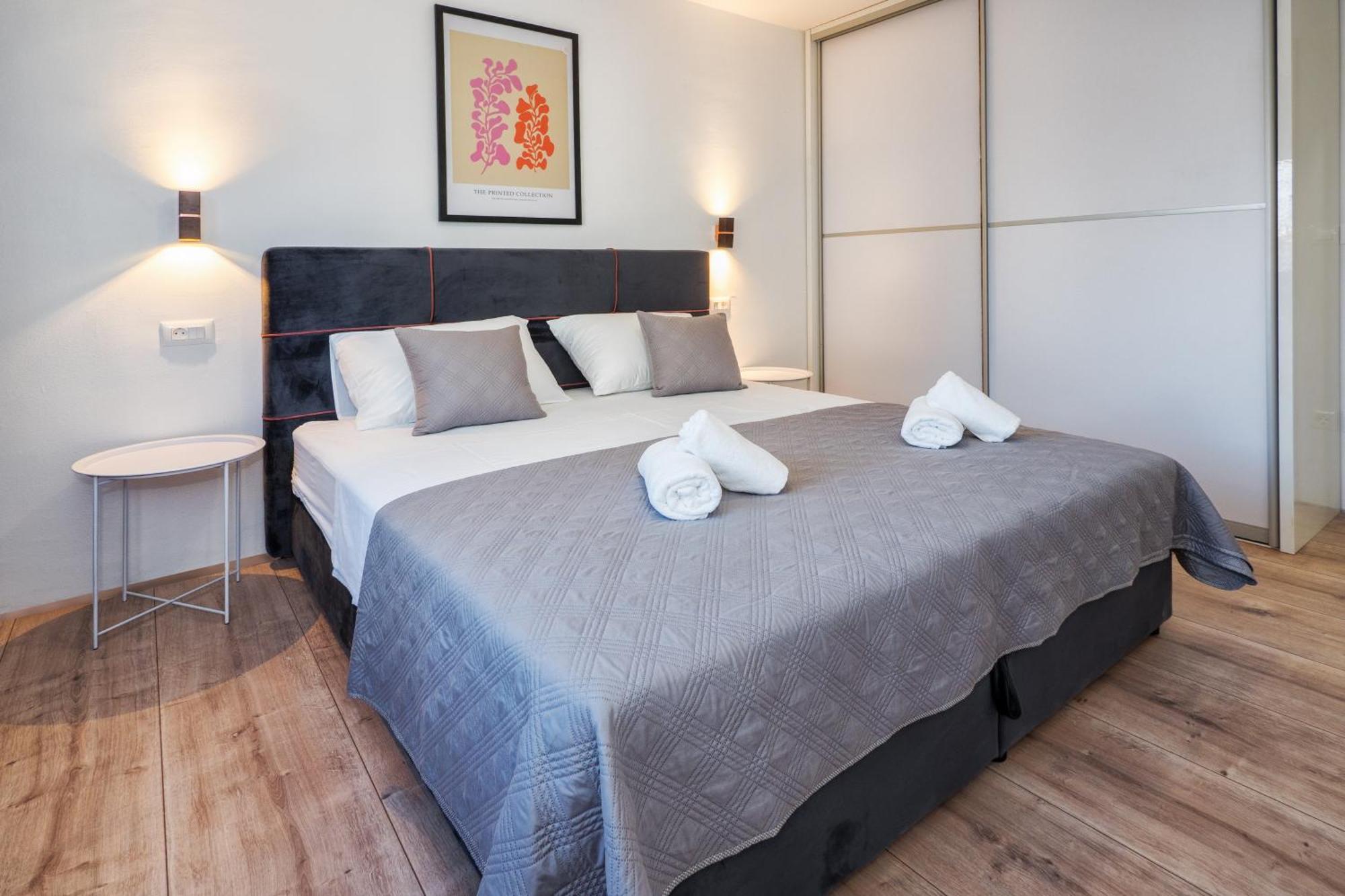 3-Bedroom Sea View Apartment - Balcony, Elevator - Spinut, Split Спліт Екстер'єр фото