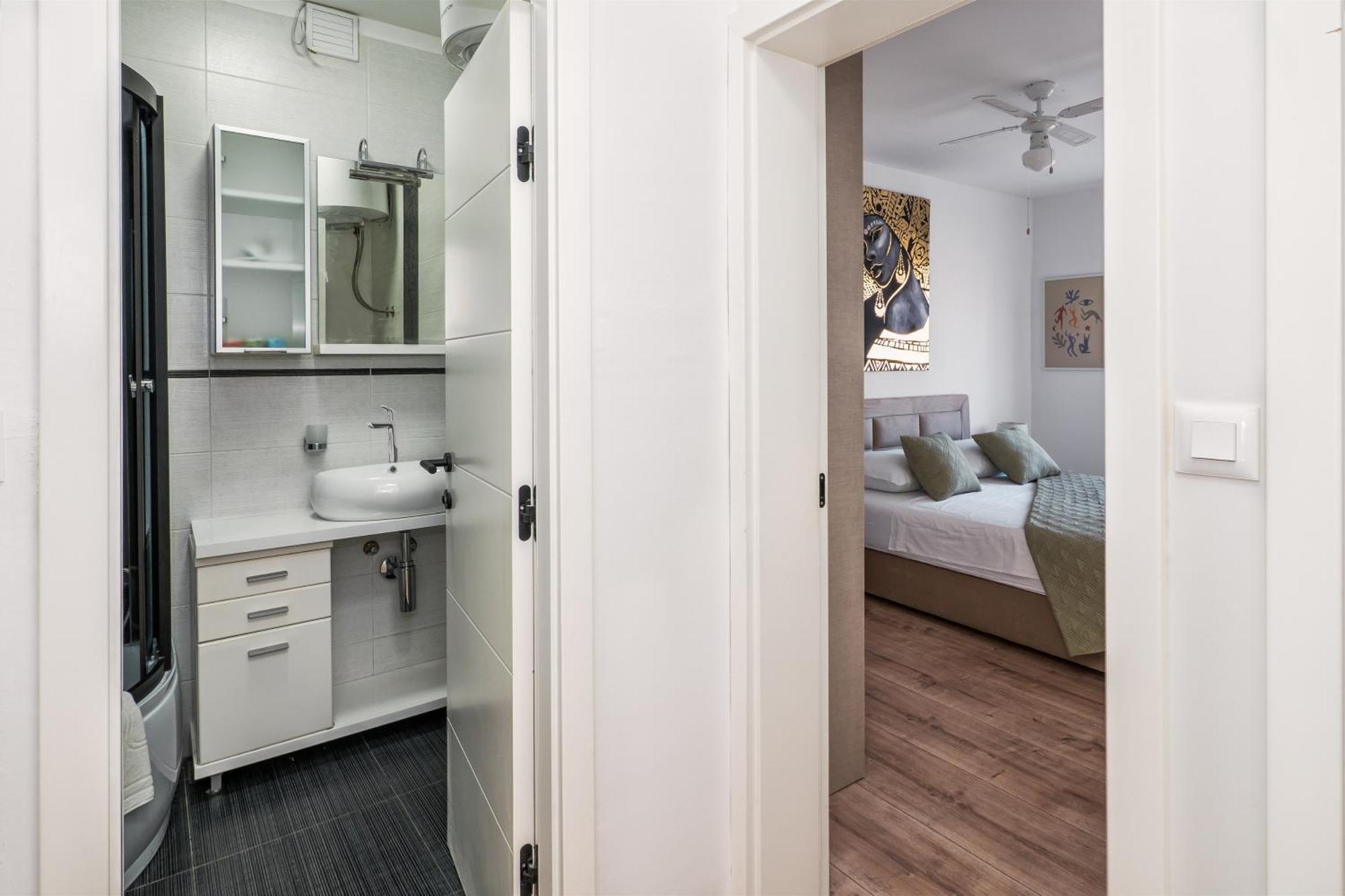 3-Bedroom Sea View Apartment - Balcony, Elevator - Spinut, Split Спліт Екстер'єр фото