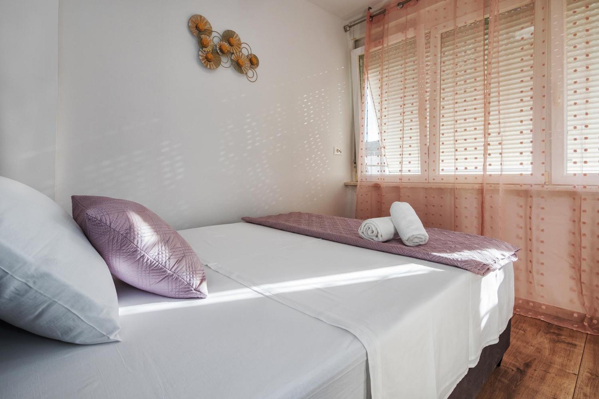 3-Bedroom Sea View Apartment - Balcony, Elevator - Spinut, Split Спліт Екстер'єр фото
