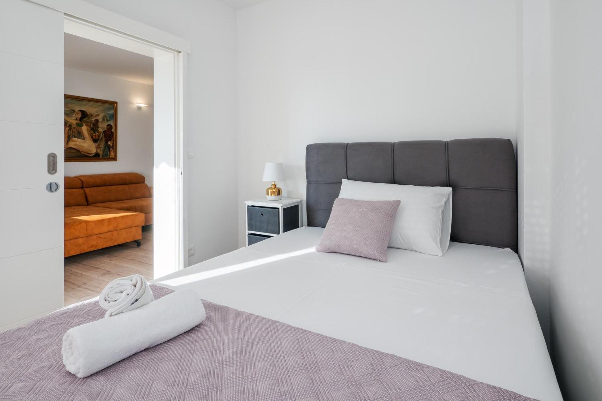 3-Bedroom Sea View Apartment - Balcony, Elevator - Spinut, Split Спліт Екстер'єр фото